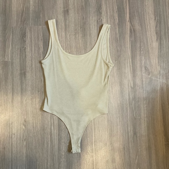 Open Back Ribbed Bodysuit - Picture 2 of 4